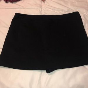 F21 BLACK SKORT